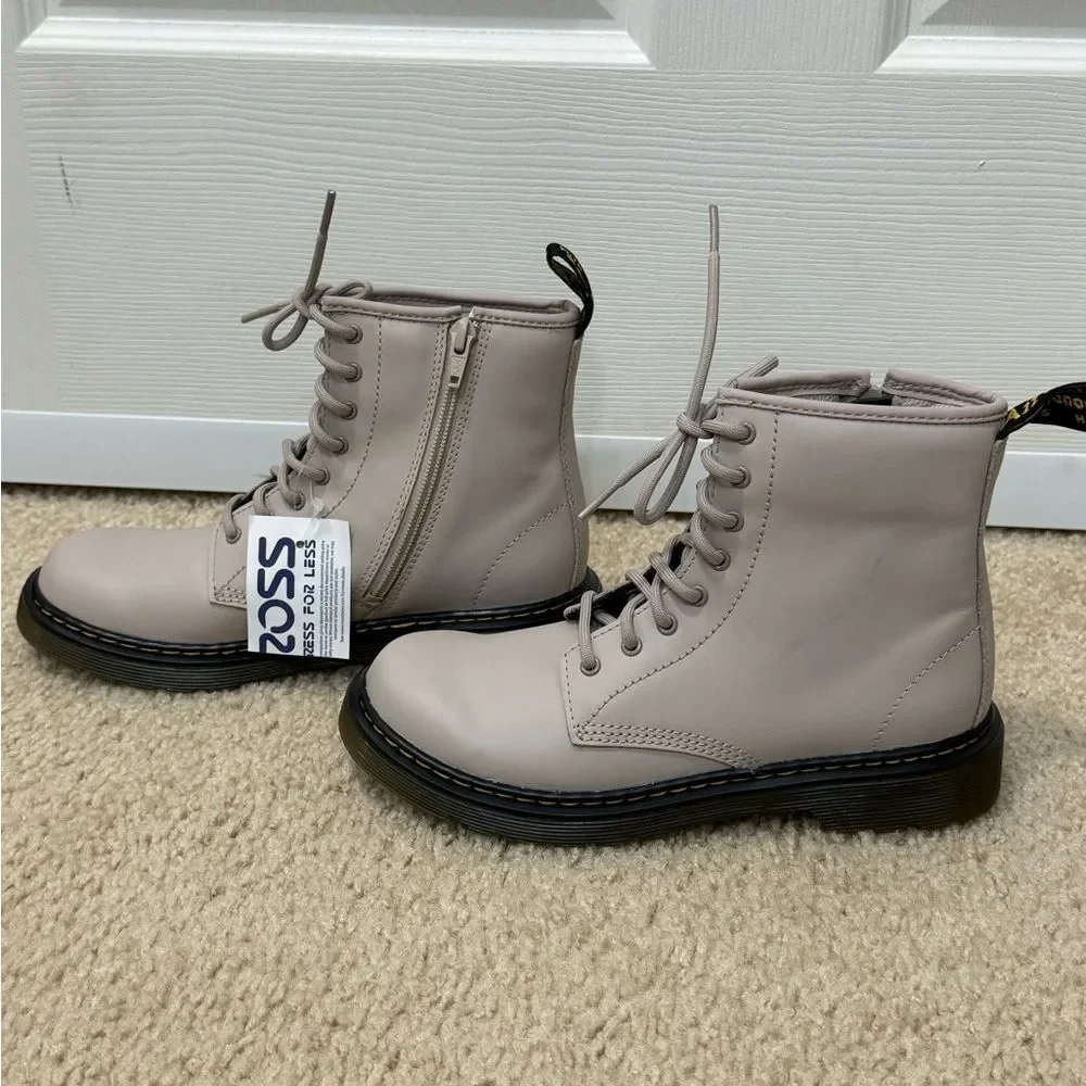 NWT Dr. Martens 1460 Big Kid Girls' Combat Boot Taupe Sz 2
